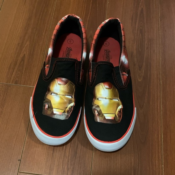 Avengers Canvas Shoes - Picture 1 of 8
